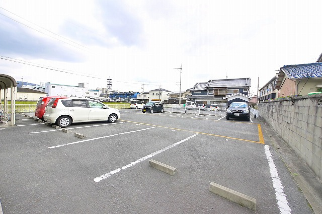 エクセルコート奈良南の駐車場|駐車場があるので、車を買う予定の方も安心です