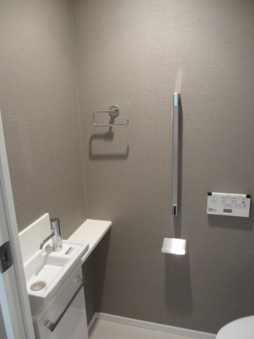 シティハウス南品川のトイレ|落ち着いた色調のトイレです
