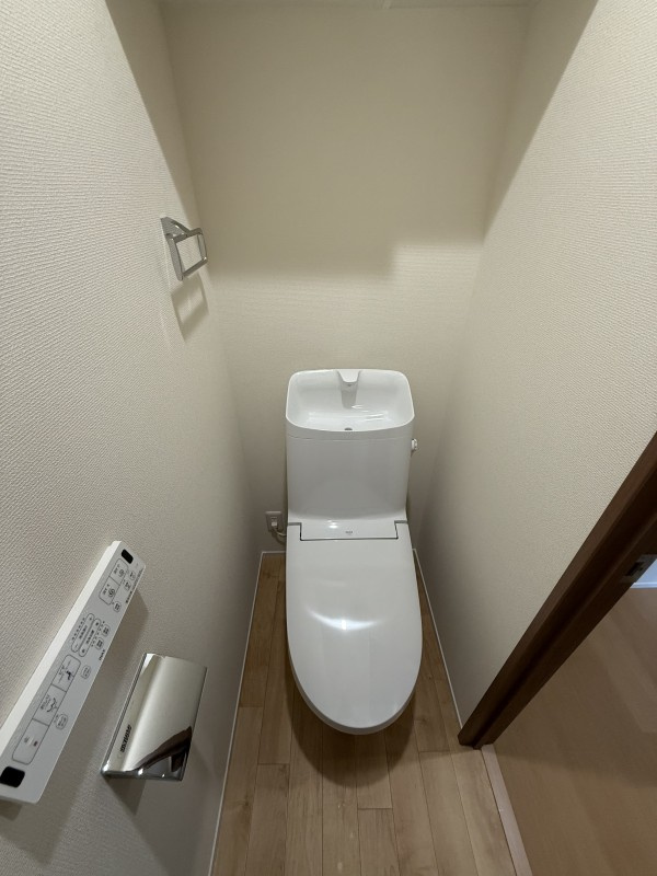 グランドグレース神楽坂のトイレ|落ち着いた色調のトイレです