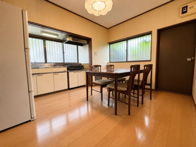 山武郡横芝光町木戸　中古戸建のキッチン|※画像の一部はAIを用いて加工・編集しています。実際の状況と異なる場合がありますので、ご了承下さい。