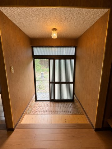 山武郡横芝光町木戸　中古戸建の玄関|※画像の一部はAIを用いて加工・編集しています。実際の状況と異なる場合がありますので、ご了承下さい。
