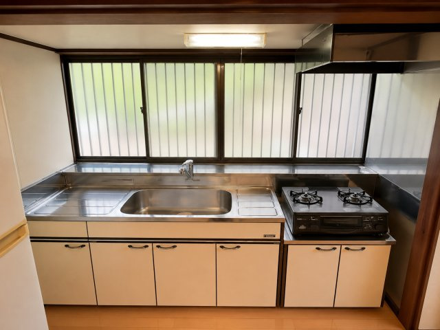 山武郡横芝光町木戸　中古戸建のキッチン|※画像の一部はAIを用いて加工・編集しています。実際の状況と異なる場合がありますので、ご了承下さい。