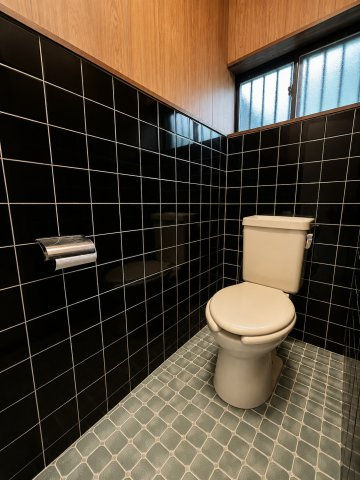 山武郡横芝光町木戸　中古戸建のトイレ|※画像の一部はAIを用いて加工・編集しています。実際の状況と異なる場合がありますので、ご了承下さい。