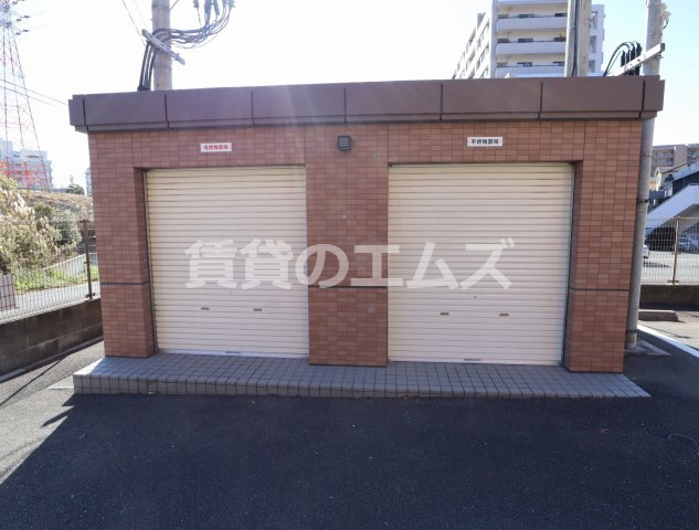 【エントランス】 | ソレアード空港南 | ソレアード空港南のゴミ置き場