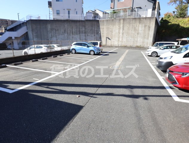 【駐車場】 | ソレアード空港南 | ソレアード空港南の駐車場