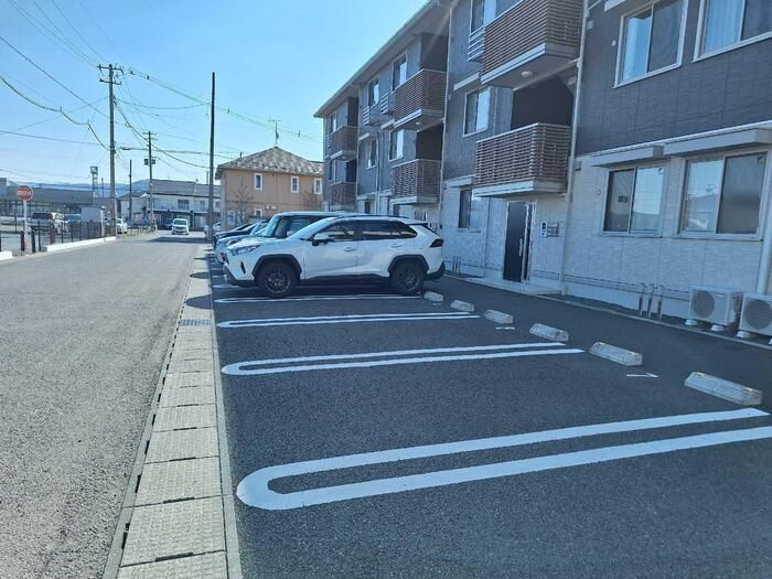 センチュリーの駐車場