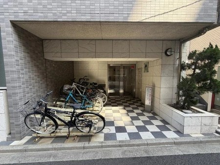 アデッソ新宿若松町のエントランス|アデッソ新宿若松町：ペット飼育可能！