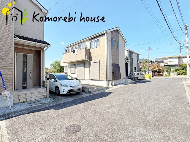 さいたま市北区奈良町　中古戸建の前面道路含む現地写真