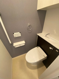 温水洗浄便座付きのトイレです☆