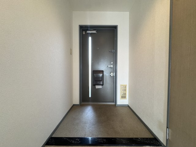 明石東二見スカイハイツの玄関