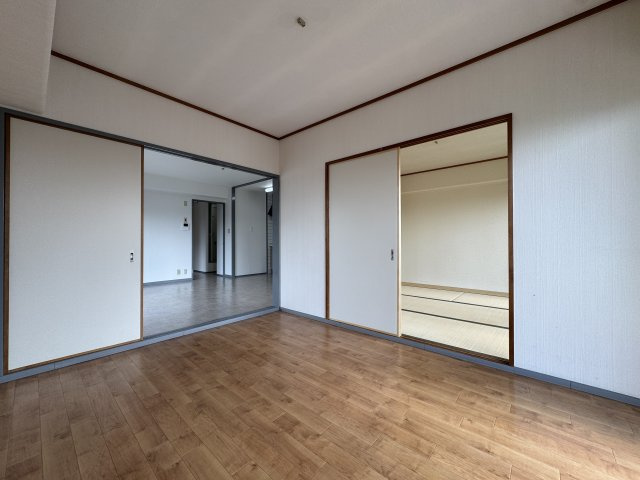 明石東二見スカイハイツの洋室