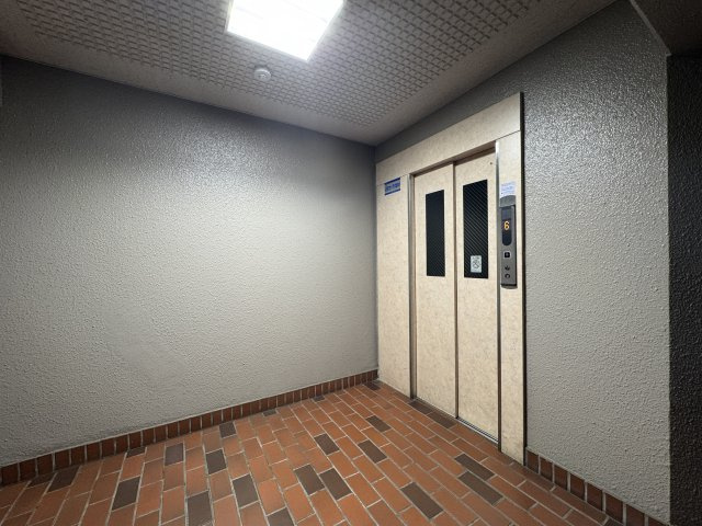 明石東二見スカイハイツの玄関