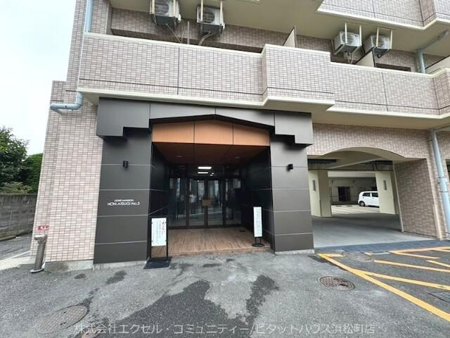 厚木市旭町５丁目の賃貸マンションのエントランス