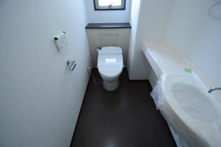 温水洗浄便座付きのトイレです☆