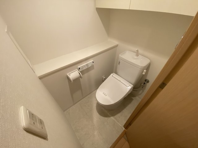 温水洗浄便座付きのトイレです♪
