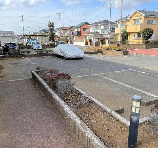 レオパレススカイハイツの駐車場