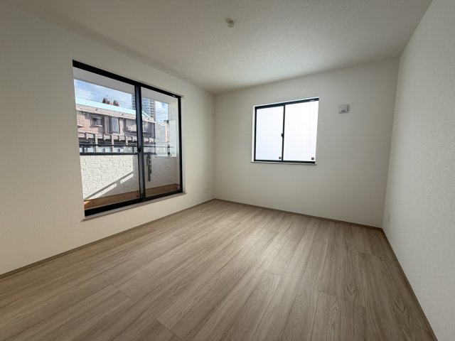 浦添市牧港1丁目（全2棟）B号棟の洋室|B号棟　洋室7.5帖＋WIC付き♪