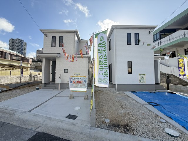 浦添市牧港1丁目（全2棟）B号棟の外観|B号棟　並列駐車3台可♪