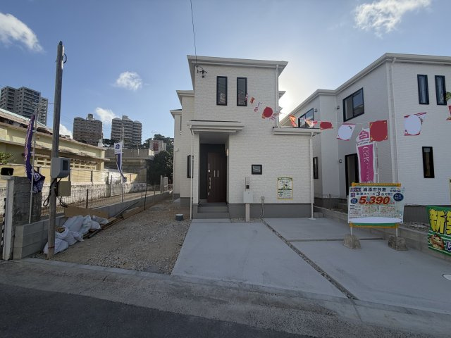浦添市牧港1丁目（全2棟）B号棟の外観|B号棟　並列駐車3台可♪