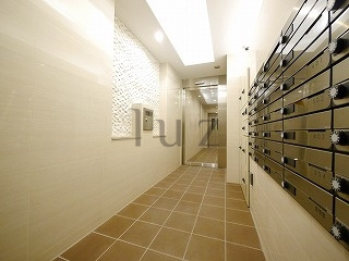 プラージュベイ横濱関内のエントランス