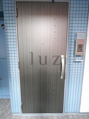 プラージュベイ横濱関内の玄関
