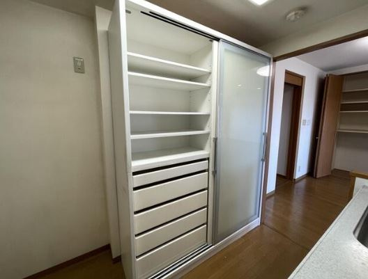 【中古マンション】サニーコート鶴ヶ島のキッチン|カップボード付き