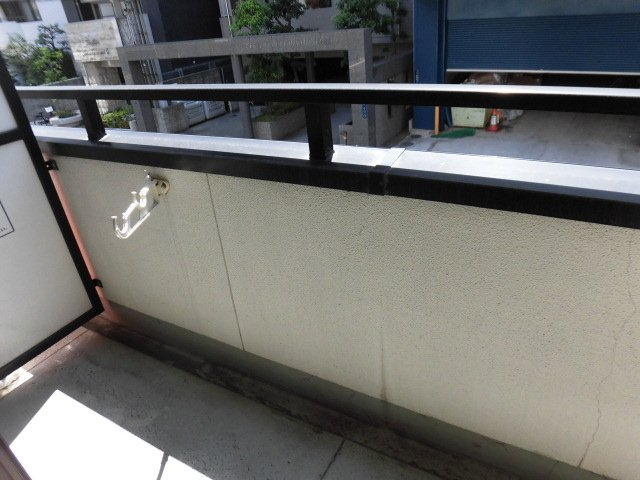 大阪市中央区博労町１丁目の賃貸マンションのバルコニー