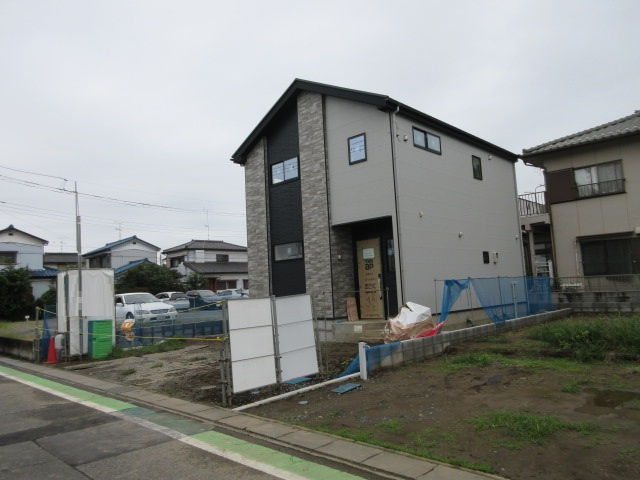 【仲介手数料無料】新築戸建　熊谷市別府2-212-1（全2棟）の前面道路含む現地写真