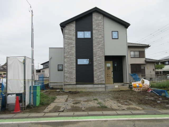 【仲介手数料無料】新築戸建　熊谷市別府2-212-1（全2棟）の前面道路含む現地写真