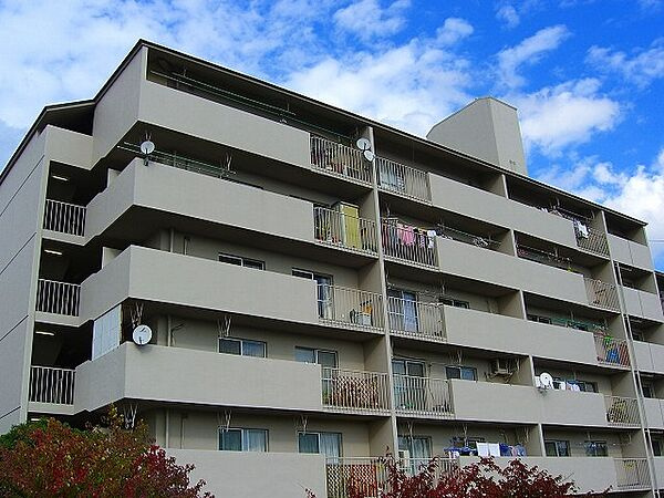 千里ヶ丘マンションA棟の外観