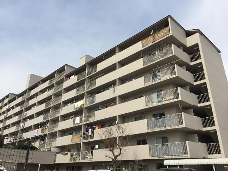 千里ヶ丘マンションA棟の外観