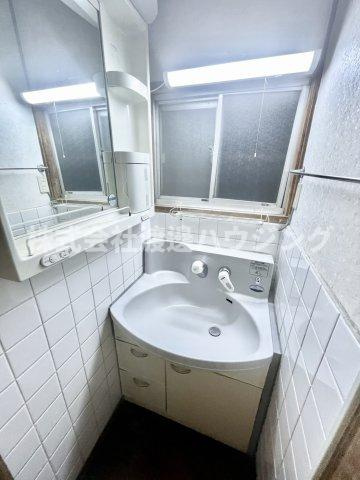 大庄西町4丁目貸家の洗面所