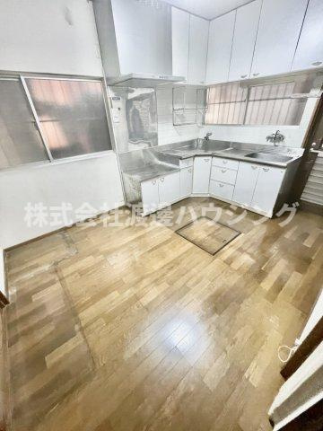 大庄西町4丁目貸家の居間・リビング