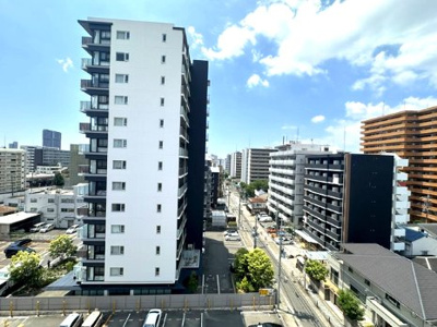【展望】 | コスモハイツ新大阪2番館 | 地上9階建ての8階部分。周辺に視界を遮る建物がないため、開放的な空間を楽しめます。
