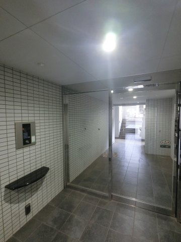 レオ伍拾番館のエントランス