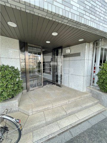 【エントランス】 | 旭泉マンション | 清潔なエントランスです