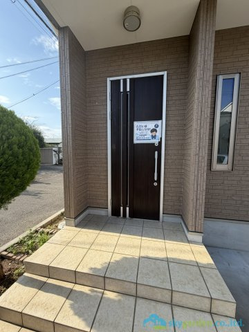 伊勢原市小稲葉　中古戸建の玄関