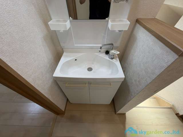 伊勢原市小稲葉　中古戸建の独立洗面台
