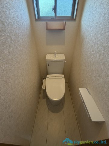 伊勢原市小稲葉　中古戸建のトイレ