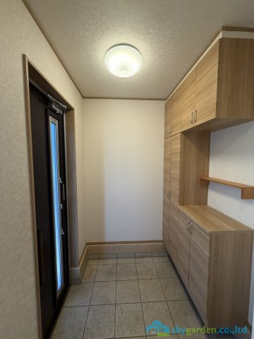 伊勢原市小稲葉　中古戸建の玄関