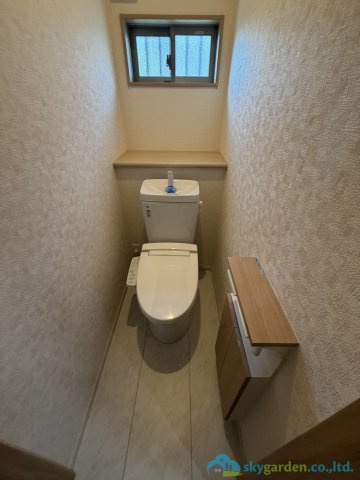 伊勢原市小稲葉　中古戸建のトイレ