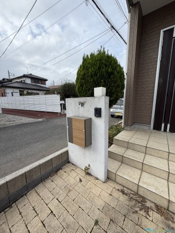 伊勢原市小稲葉　中古戸建の玄関