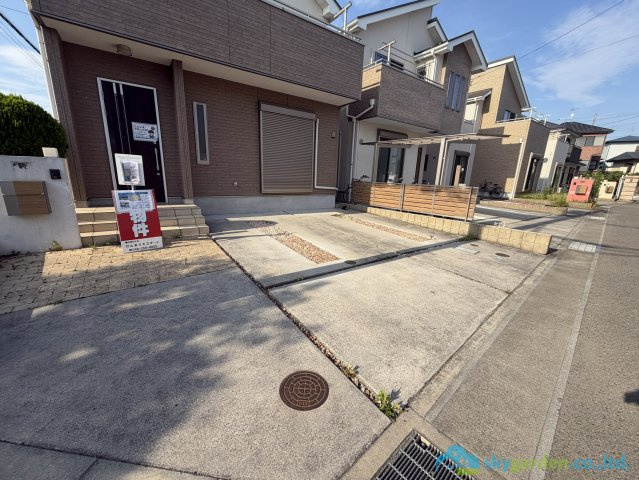 伊勢原市小稲葉　中古戸建の駐車場