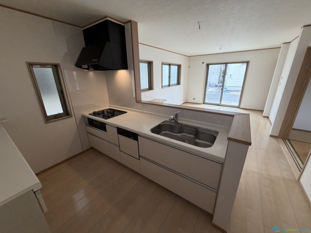 伊勢原市小稲葉　中古戸建のキッチン