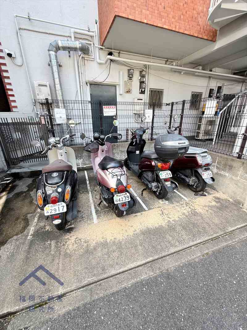 トーカンマンション高宮の駐車場