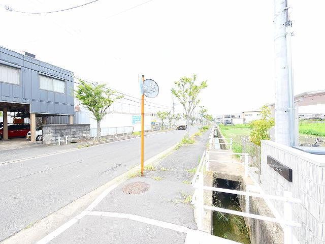 アクアポルタのその他|物件の前道路になります