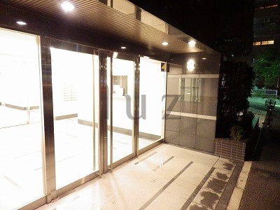 ジーコンフォートウエスト新横浜のエントランス