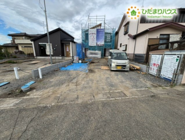 羽生市西　4期　新築一戸建て　グラファーレ　02の駐車場