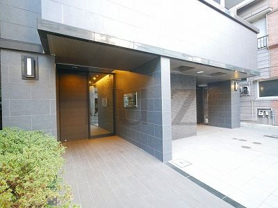 Le’a横濱東口弐番館のエントランス