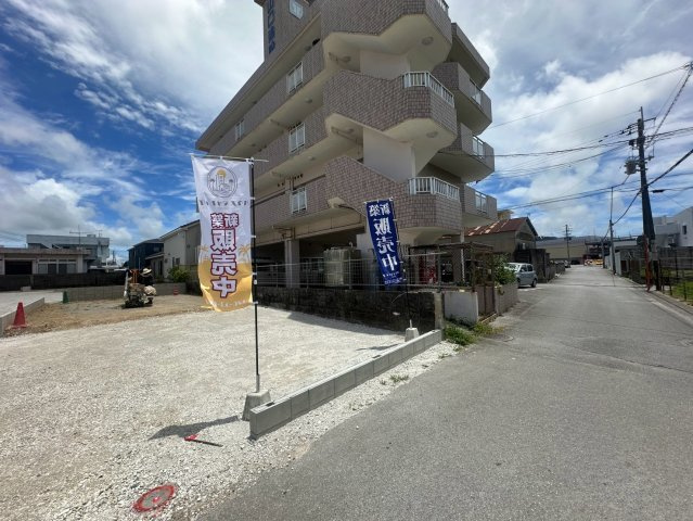 リーブルガーデン名護市宮里　第２・１号棟のその他|前面道路を含む現地写真（2026年7月撮影）